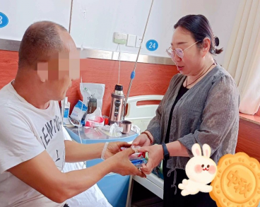 月满中秋 “饼”承心意——河南誉美肾病医院为患者送月饼,庆佳节!