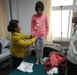 贴心护士杨宁利用休息时间为小患者买来衣物