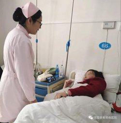 暖心,想患者之所想!护士王娜从家里带来面食送到患者手中